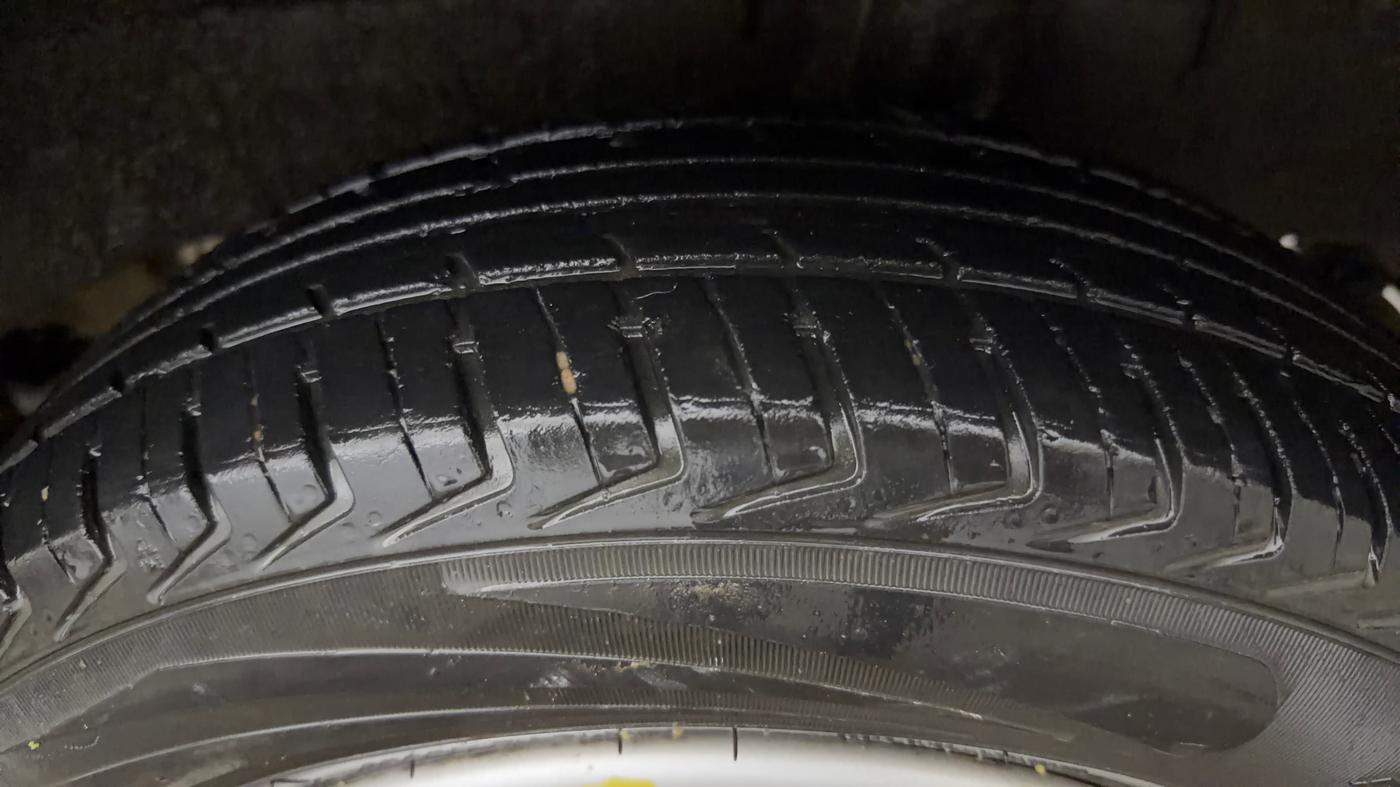 2018 Renault Kwid RXT 1.0 AMT (O), Petrol, Automatic, 53,445 km, Left Rear Tyre Tread