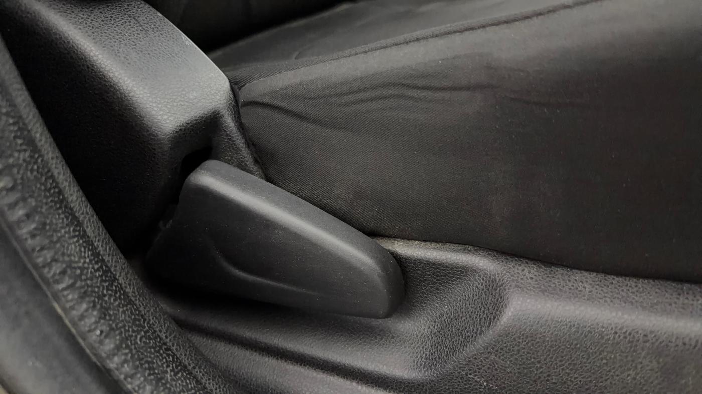 2018 Renault Kwid RXT 1.0 AMT (O), Petrol, Automatic, 53,445 km, Driver Side Adjustment Panel