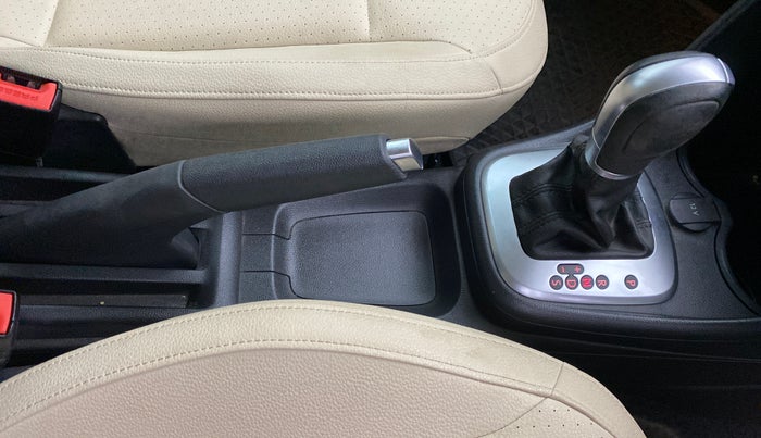 2021 Volkswagen Vento HIGHLINE PLUS 1.0 TSI AT, Petrol, Automatic, 25,578 km, Gear Lever