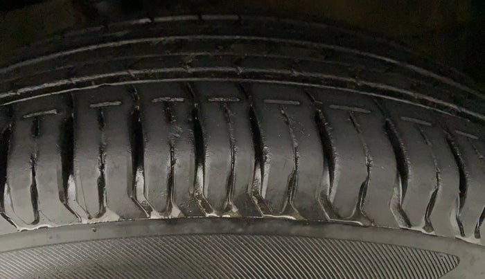 2010 Maruti Swift Dzire VXI, Petrol, Manual, 82,627 km, Left Front Tyre Tread