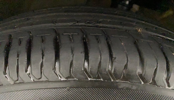 2010 Maruti Swift Dzire VXI, Petrol, Manual, 82,627 km, Right Rear Tyre Tread