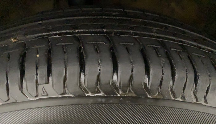 2010 Maruti Swift Dzire VXI, Petrol, Manual, 82,627 km, Right Front Tyre Tread