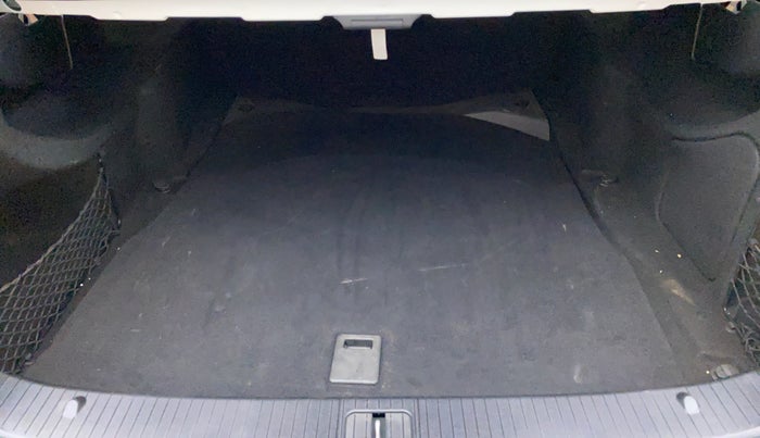 2013 Mercedes Benz E Class E 220 CDI AVANTGARDE, Diesel, Automatic, 65,131 km, Boot Inside