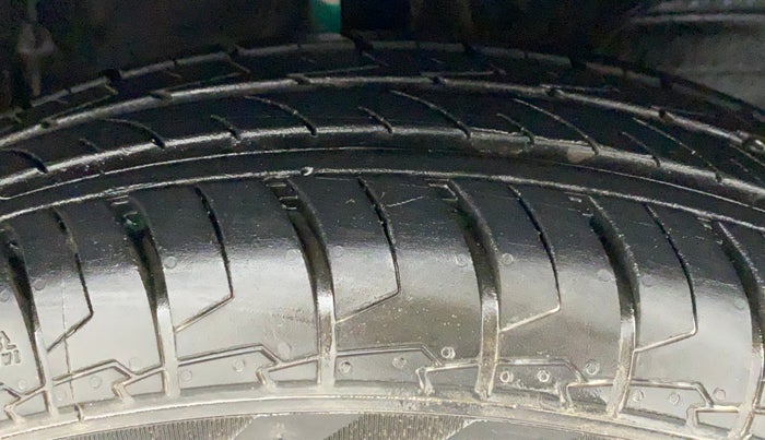 2021 Maruti Swift LXI, Petrol, Manual, 3,231 km, Right Front Tyre Tread