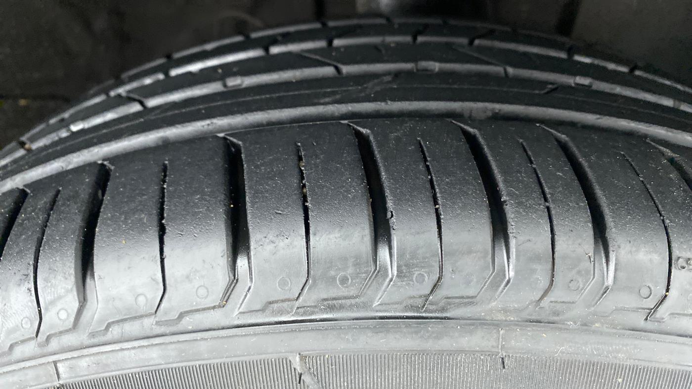 2019 Hyundai VENUE 1.0 TURBO GDI SX+ AT, Petrol, Automatic, 7,431 km, Right Front Tyre Tread