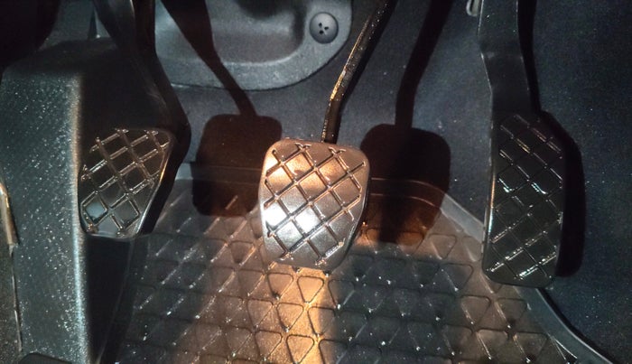 2017 Volkswagen Polo HIGHLINE PLUS 1.2(16 ALLOY, Petrol, Manual, 20,682 km, Pedals