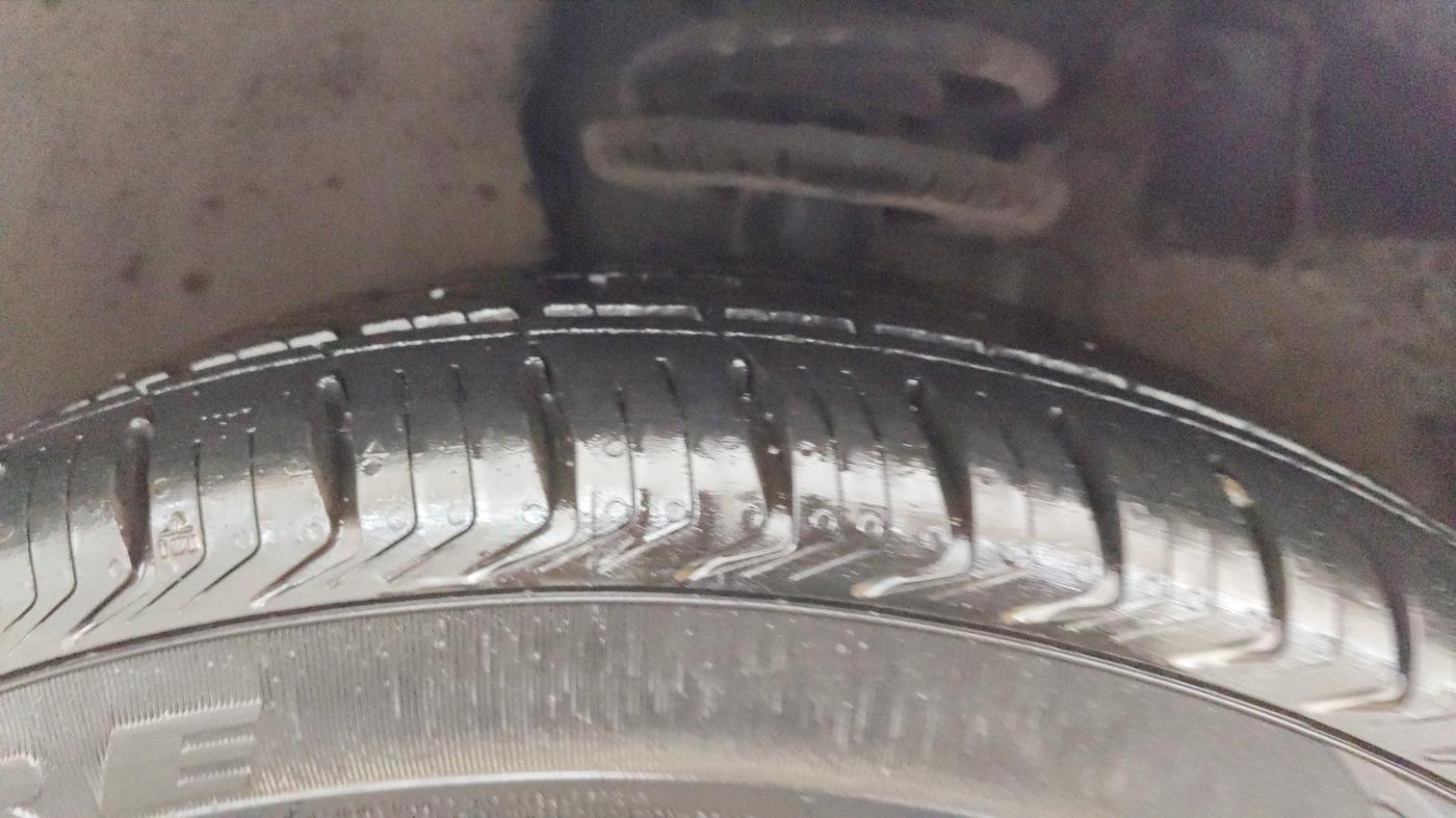 2017 Volkswagen Polo HIGHLINE PLUS 1.2(16 ALLOY, Petrol, Manual, 20,682 km, Left Front Tyre Tread