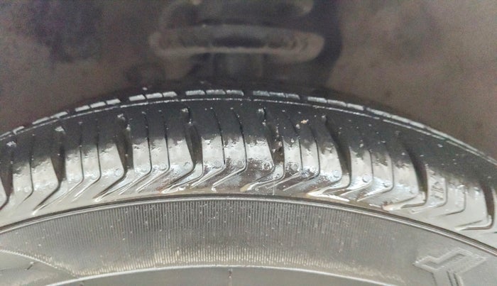 2017 Volkswagen Polo HIGHLINE PLUS 1.2(16 ALLOY, Petrol, Manual, 20,682 km, Right Front Tyre Tread