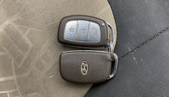 2014 Hyundai Grand i10 ASTA AT 1.2 KAPPA VTVT, Petrol, Automatic, 39,542 km, Key Close Up