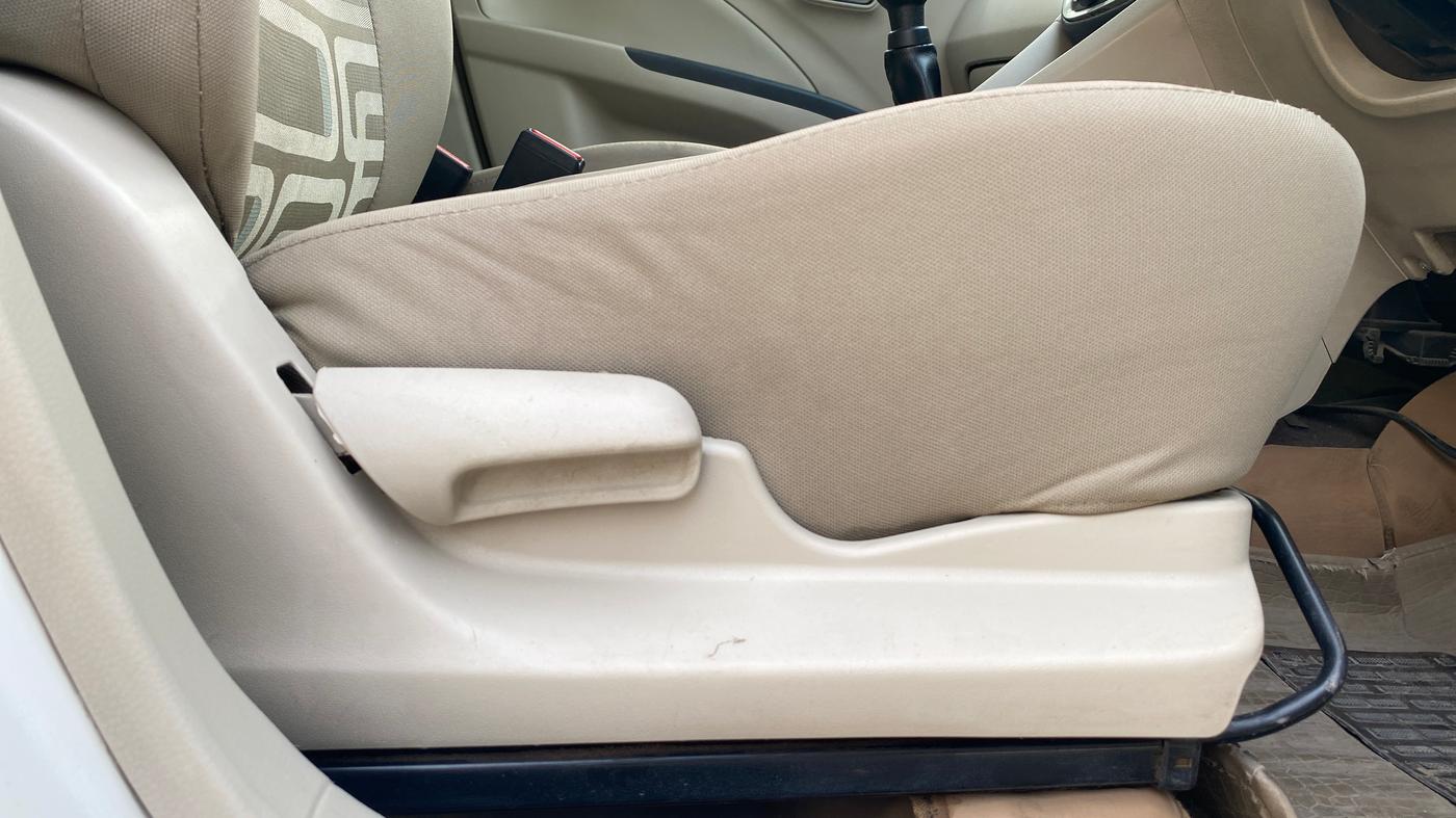 2019 Maruti Celerio VXI, CNG, Manual, 38,944 km, Driver Side Adjustment Panel