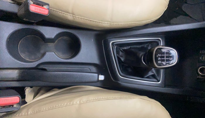 2016 Hyundai Elite i20 ASTA 1.4 CRDI (O), Diesel, Manual, 1,13,330 km, Gear Lever