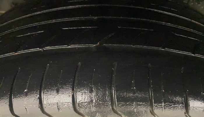 2016 Hyundai Elite i20 ASTA 1.4 CRDI (O), Diesel, Manual, 1,13,330 km, Right Rear Tyre Tread
