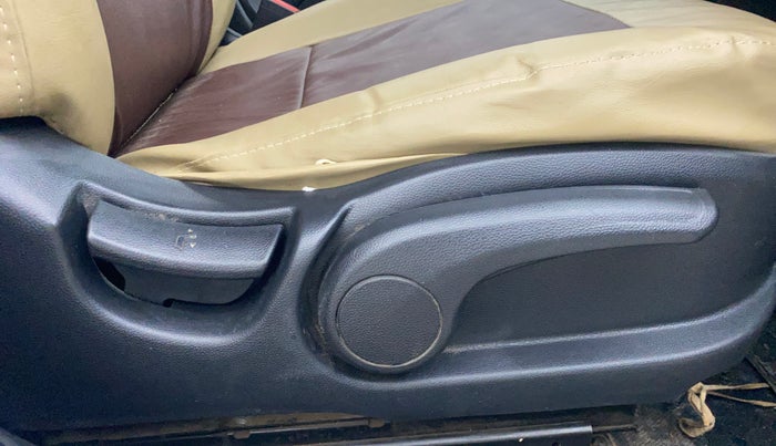 2016 Hyundai Elite i20 ASTA 1.4 CRDI (O), Diesel, Manual, 1,13,330 km, Driver Side Adjustment Panel