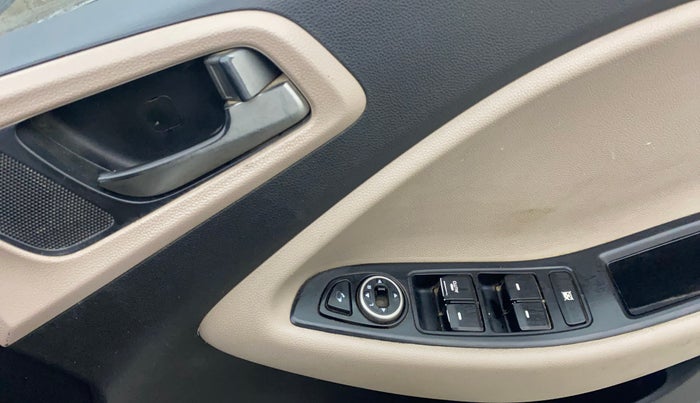 2016 Hyundai Elite i20 ASTA 1.4 CRDI (O), Diesel, Manual, 1,13,330 km, Driver Side Door Panels Control