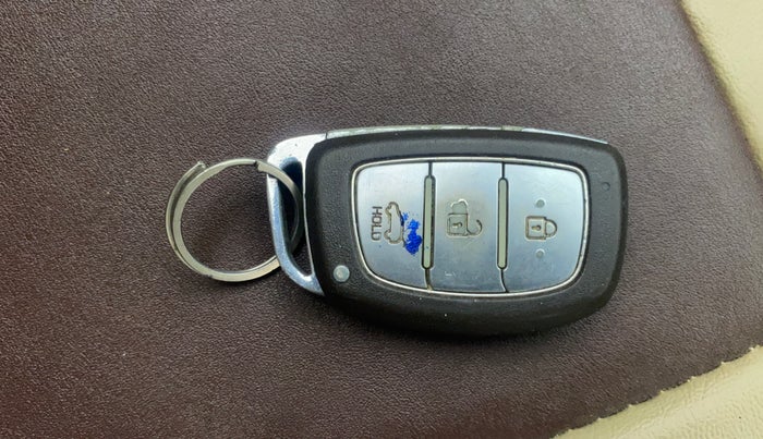 2016 Hyundai Elite i20 ASTA 1.4 CRDI (O), Diesel, Manual, 1,13,330 km, Key Close Up