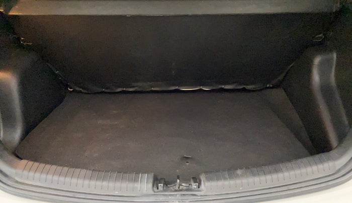 2016 Hyundai Grand i10 ASTA (O) AT 1.2 KAPPA VTVT, Petrol, Automatic, 35,599 km, Boot Inside