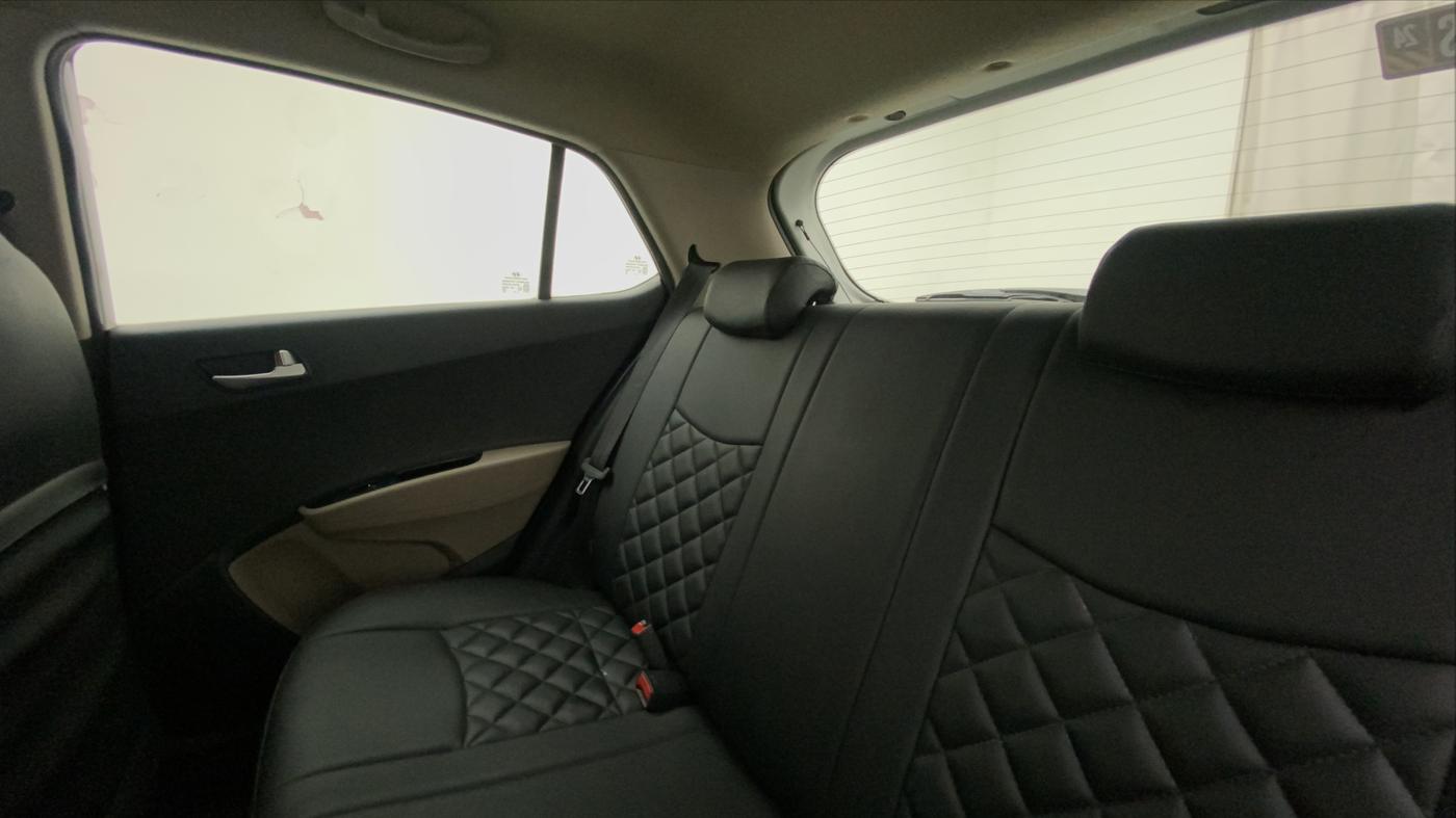 2016 Hyundai Grand i10 ASTA (O) AT 1.2 KAPPA VTVT, Petrol, Automatic, 35,599 km, Right Side Rear Door Cabin