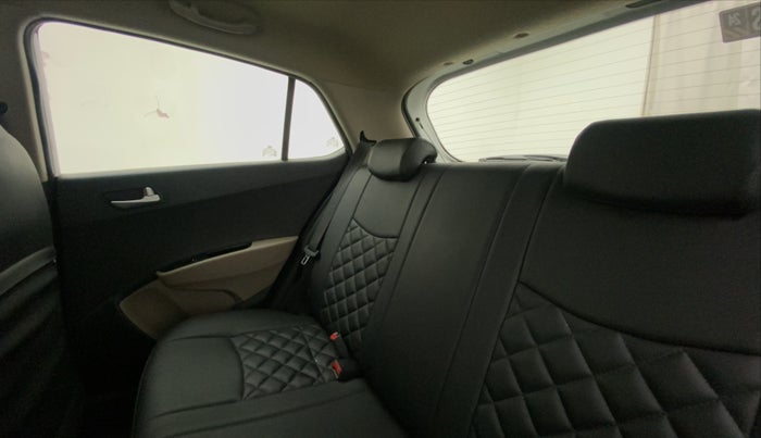 2016 Hyundai Grand i10 ASTA (O) AT 1.2 KAPPA VTVT, Petrol, Automatic, 35,599 km, Right Side Rear Door Cabin
