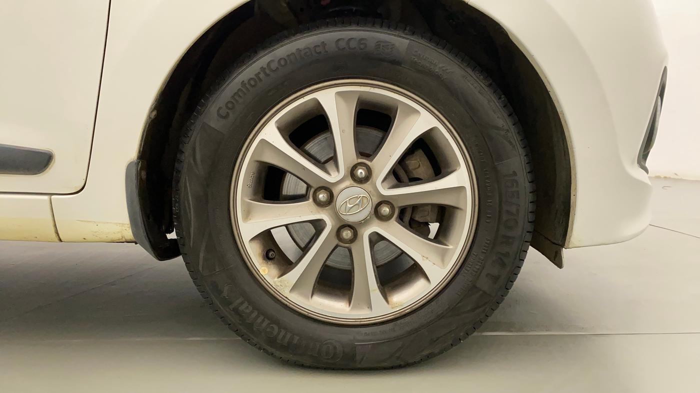 2016 Hyundai Grand i10 ASTA (O) AT 1.2 KAPPA VTVT, Petrol, Automatic, 35,599 km, Right Front Wheel