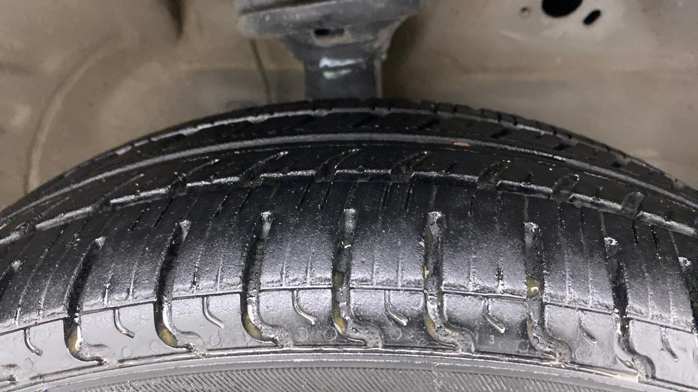 2013 Maruti Wagon R 1.0 VXI, Petrol, Manual, 59,730 km, Right Front Tyre Tread