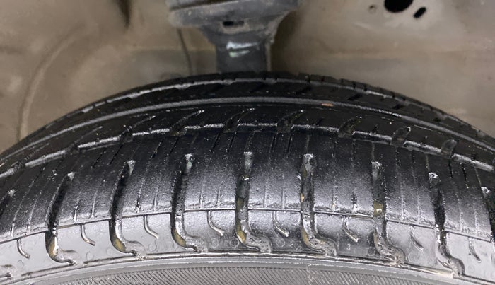 2013 Maruti Wagon R 1.0 VXI, Petrol, Manual, 59,730 km, Right Front Tyre Tread