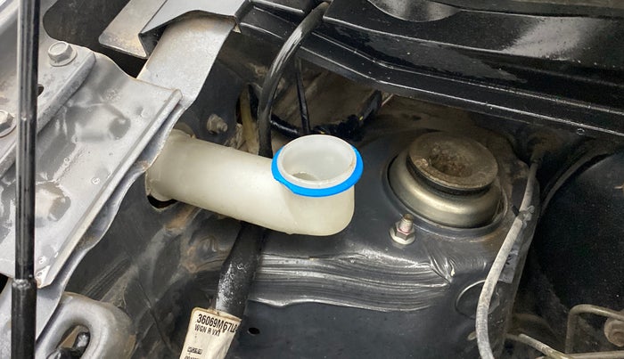 2013 Maruti Wagon R 1.0 VXI, Petrol, Manual, 59,730 km, Front windshield - Wiper bottle cap missing