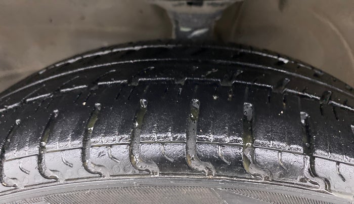 2013 Maruti Wagon R 1.0 VXI, Petrol, Manual, 59,730 km, Left Front Tyre Tread