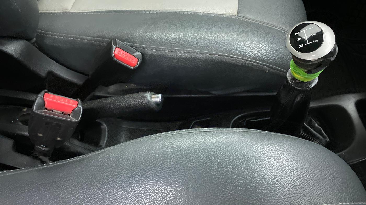 2013 Maruti Wagon R 1.0 VXI, Petrol, Manual, 59,730 km, Gear Lever