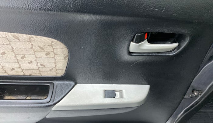 2013 Maruti Wagon R 1.0 VXI, Petrol, Manual, 59,730 km, Left rear window switch / handle - Minor damage