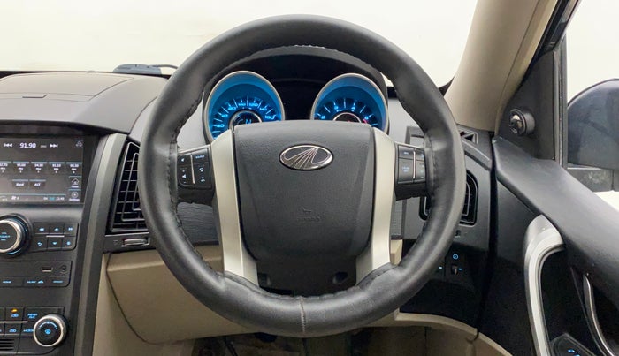 2016 Mahindra XUV500 W10, Diesel, Manual, 49,761 km, Steering Wheel Close Up