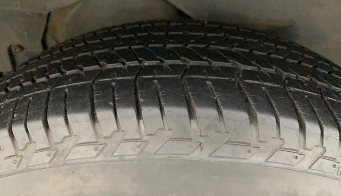 2016 Mahindra XUV500 W10, Diesel, Manual, 49,761 km, Right Rear Tyre Tread
