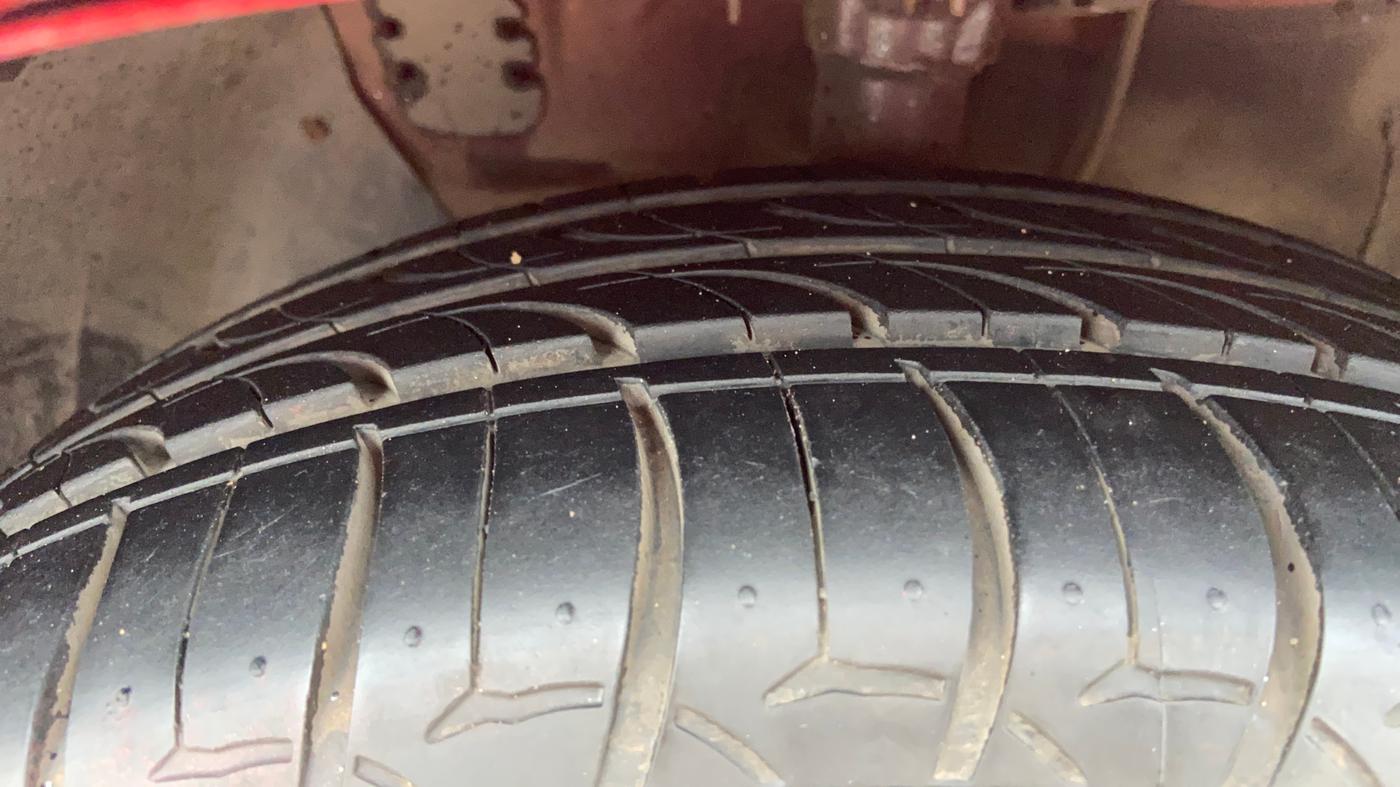 2021 Hyundai NEW I20 SPORTZ 1.2 AT, Petrol, Automatic, 97,518 km, Left Front Tyre Tread