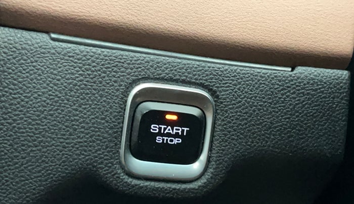 2024 MG HECTOR PLUS SHARP PRO 1.5 PETROL TURBO CVT 7 STR, Petrol, Automatic, 19,328 km, Keyless Start/ Stop Button