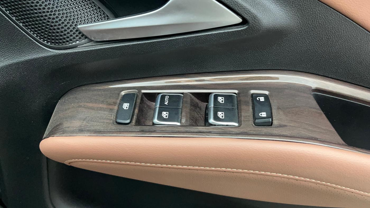 2024 MG HECTOR PLUS SHARP PRO 1.5 PETROL TURBO CVT 7 STR, Petrol, Automatic, 19,328 km, Driver Side Door Panels Control