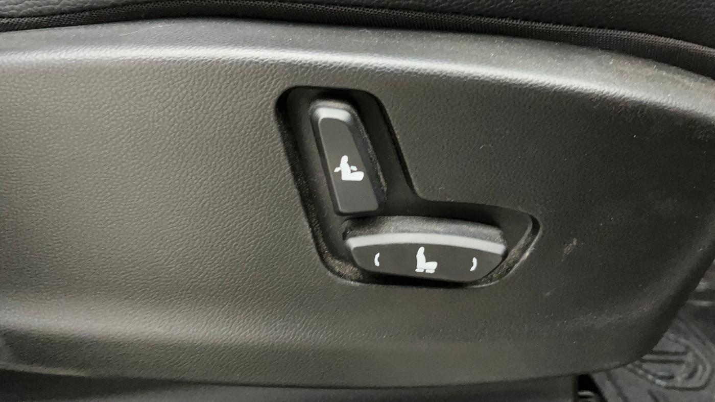 2024 MG HECTOR PLUS SHARP PRO 1.5 PETROL TURBO CVT 7 STR, Petrol, Automatic, 19,328 km, Driver Side Adjustment Panel
