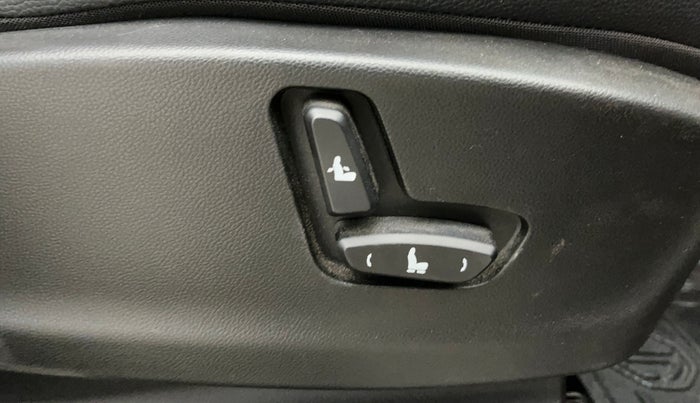 2024 MG HECTOR PLUS SHARP PRO 1.5 PETROL TURBO CVT 7 STR, Petrol, Automatic, 19,328 km, Driver Side Adjustment Panel