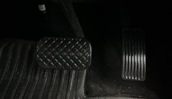 2024 MG HECTOR PLUS SHARP PRO 1.5 PETROL TURBO CVT 7 STR, Petrol, Automatic, 19,328 km, Pedals