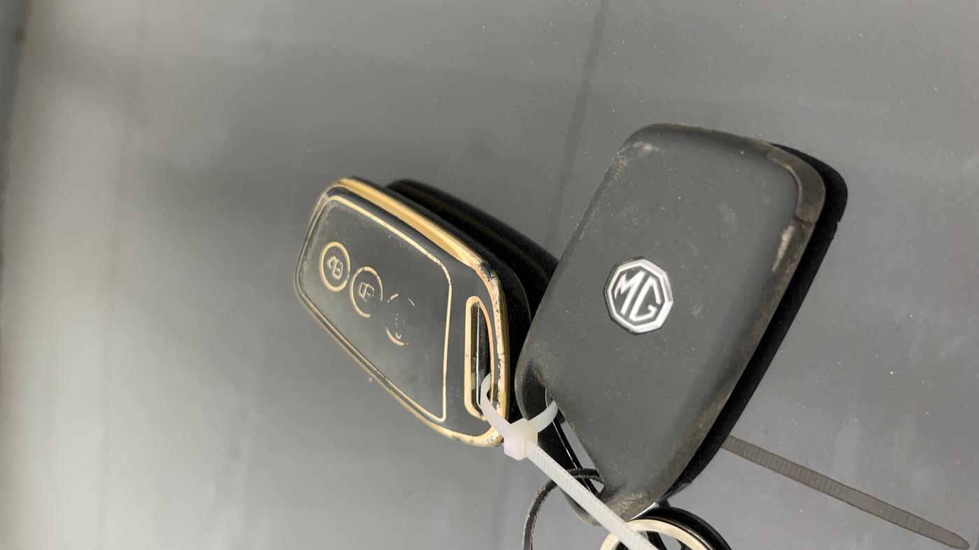 2024 MG HECTOR PLUS SHARP PRO 1.5 PETROL TURBO CVT 7 STR, Petrol, Automatic, 19,328 km, Key Close Up