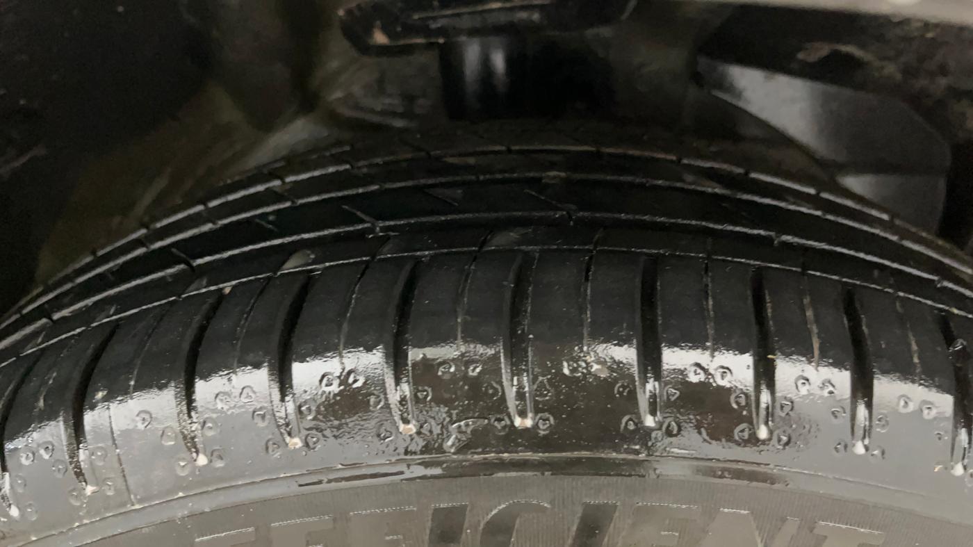 2024 MG HECTOR PLUS SHARP PRO 1.5 PETROL TURBO CVT 7 STR, Petrol, Automatic, 19,328 km, Right Front Tyre Tread