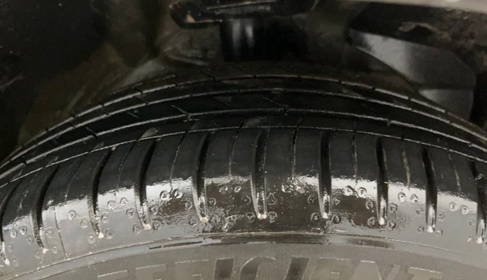 2024 MG HECTOR PLUS SHARP PRO 1.5 PETROL TURBO CVT 7 STR, Petrol, Automatic, 19,328 km, Right Front Tyre Tread