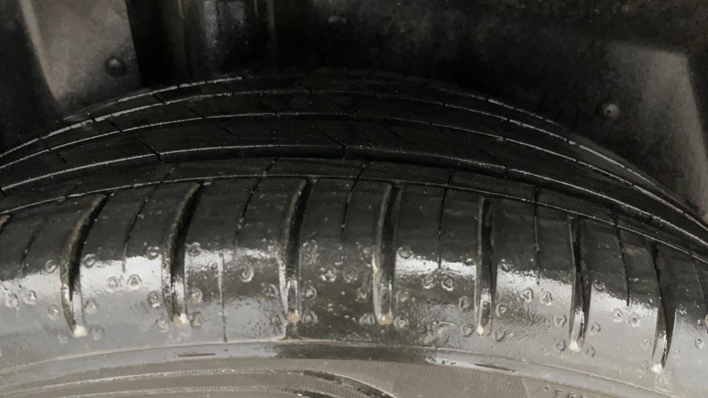 2024 MG HECTOR PLUS SHARP PRO 1.5 PETROL TURBO CVT 7 STR, Petrol, Automatic, 19,328 km, Right Rear Tyre Tread
