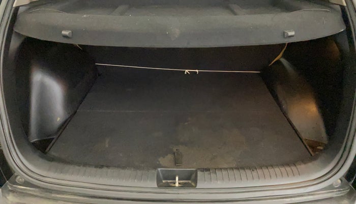 2018 Hyundai Creta  SX 1.6 Petrol , Petrol, Manual, 42,995 km, Boot Inside