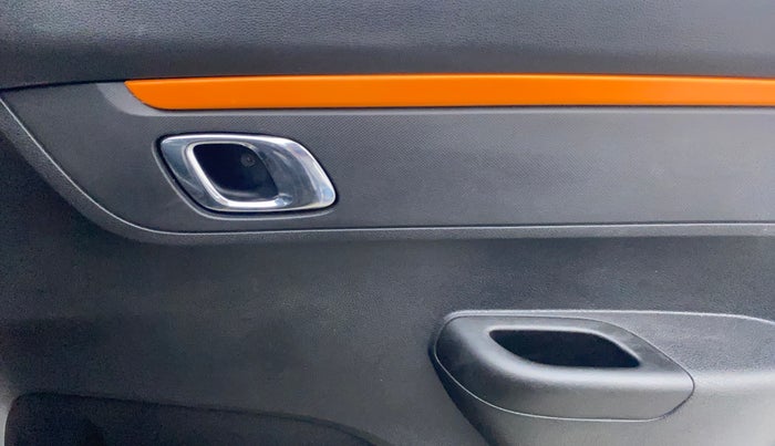 2020 Renault Kwid CLIMBER 1.0 AMT (O), Petrol, Automatic, 11,615 km, Driver Side Door Panels Control