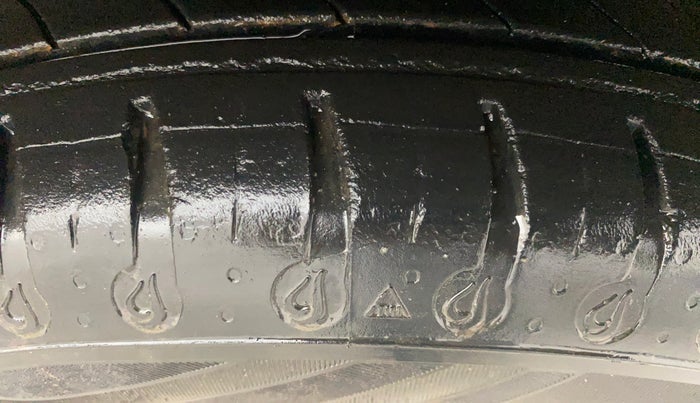 2020 Renault Kwid CLIMBER 1.0 AMT (O), Petrol, Automatic, 11,615 km, Right Front Tyre Tread