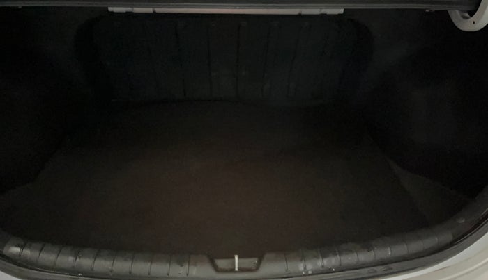 2017 Hyundai Verna 1.6 VTVT SX O, Petrol, Manual, 17,693 km, Boot Inside