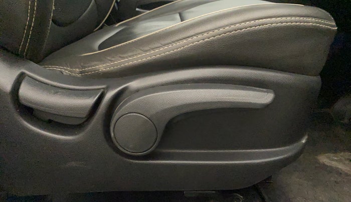 2017 Hyundai Creta SX PLUS AT 1.6 PETROL, Petrol, Automatic, 57,797 km, Driver Side Adjustment Panel