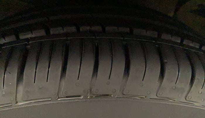 2017 Hyundai Creta SX PLUS AT 1.6 PETROL, Petrol, Automatic, 57,797 km, Right Front Tyre Tread