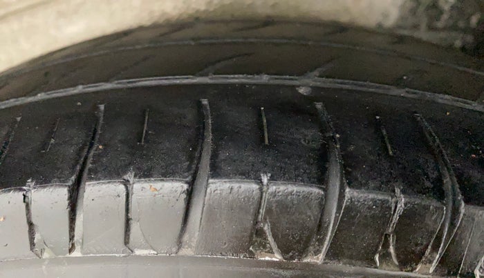 2017 Maruti Wagon R 1.0 LXI CNG, CNG, Manual, 90,444 km, Left Rear Tyre Tread
