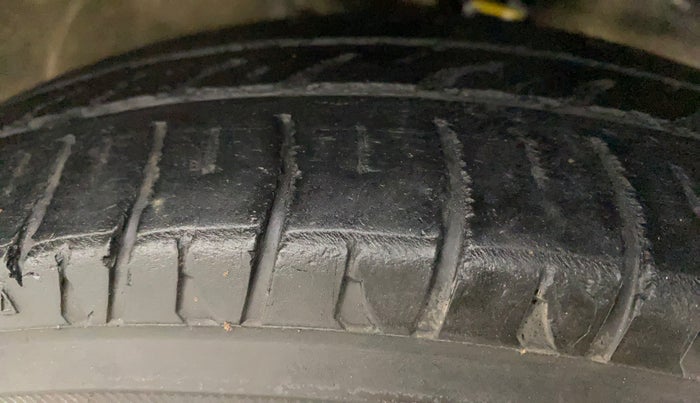 2017 Maruti Wagon R 1.0 LXI CNG, CNG, Manual, 90,444 km, Right Front Tyre Tread