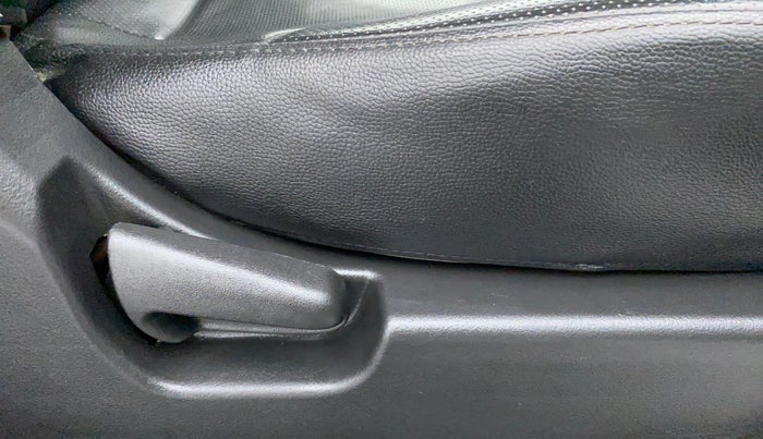 2017 Maruti Wagon R 1.0 LXI CNG, CNG, Manual, 90,444 km, Driver Side Adjustment Panel